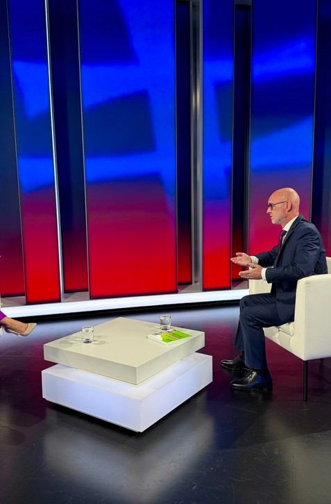 Gröhling v Politike 24: „Taraba bude drahá nevesta“