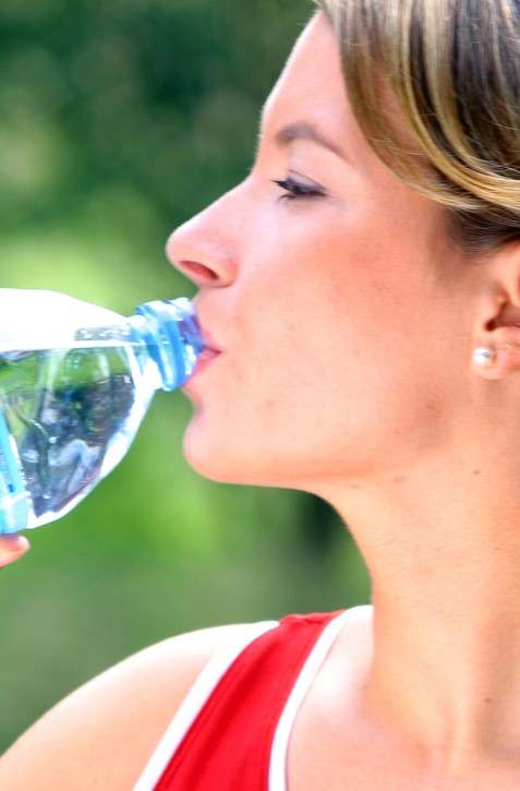 Zadržiavate vodu? TOTO je 8 dôvodov, prečo sa to deje!