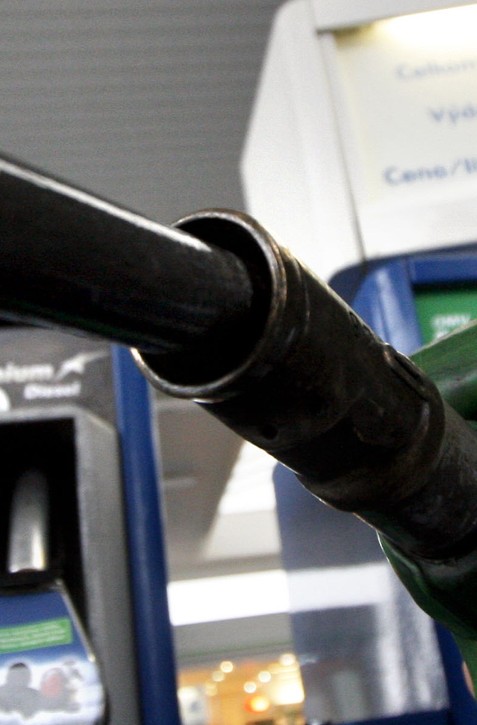 Dvojité ceny na pumpách: Opozícia upozorňuje, že to nevyrieši kontinuálne zdražovanie palív