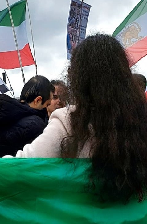 Iránka Maryam otvorene o vojne a islamskom režime: Všetko tam riadi propaganda, ľudí zabíjajú na uliciach