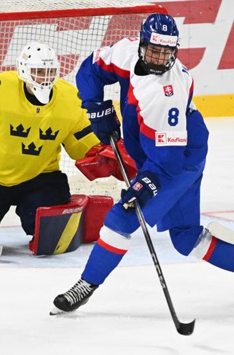 Slovenská hokejová osemnástka tesne prehrala na úvod prestížneho turnaja