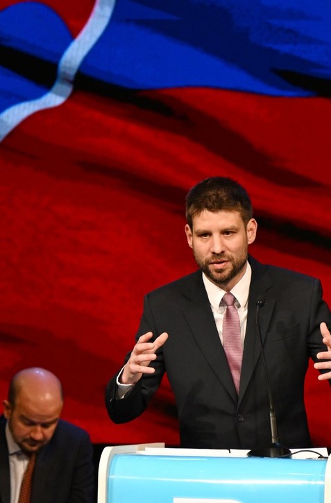 „Ďalší na rade na volebnú porážku musí byť Fico.“ Politici reagujú na maďarské voľby