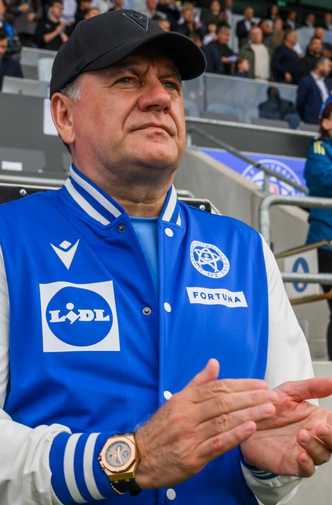 Slováci sa vytrápili s maltským trpaslíkom. Premiéra WEISSA ale dopadla úspešne