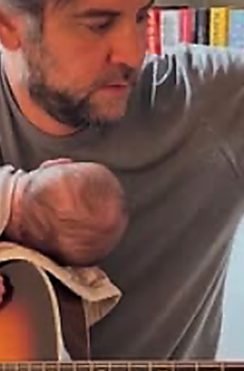 Dlho hľadal matku svojich detí v seriáli, aj v skutočnosti! Ako 51-ročný sa stal teraz konečne otcom!