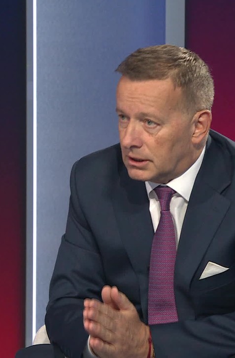 Politika 24: Kollár varuje pred gréckou cestou, 13. dôchodky by nezrušil