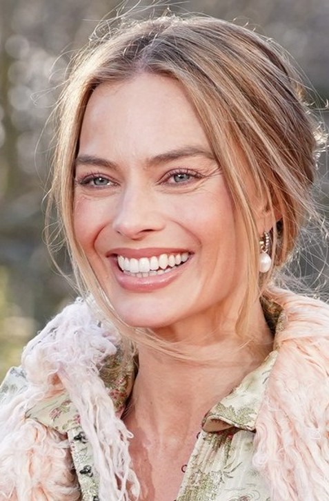 Margot Robbie šokovala na parížskom fashion weeku: Jej nový účes môže byť hitom roka!