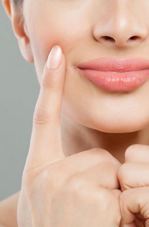 Trápia vás  ZAPÁLENÉ KÚTIKY ÚST? Možno vám chýbajú VITAMÍNY a ste V STRESE