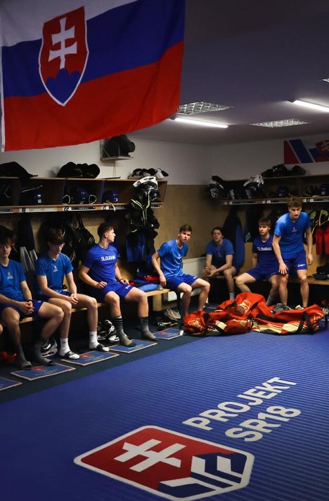 Hokejová osemnástka zdolala Salzburg, skóroval aj brankár