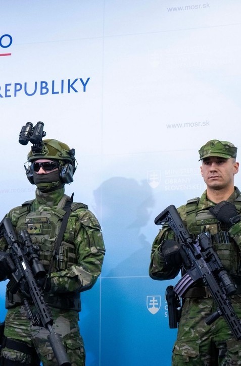 Eurokomisár hovorí o potrebe jednotnej obrany EÚ, Kaliňák európsku armádu odmieta