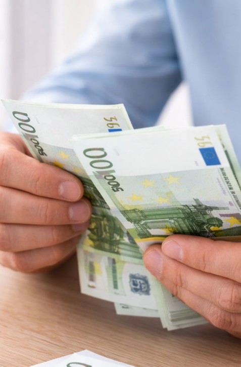 Studená sprcha pre Slovákov: Januárové výplaty priniesli menej peňazí do peňaženiek