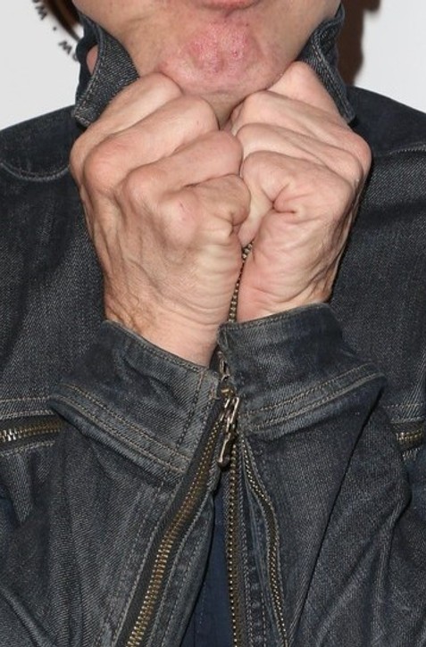 Známeho komika našli v bezvedomí na ulici: Bol sfetovaný a úplne mimo!