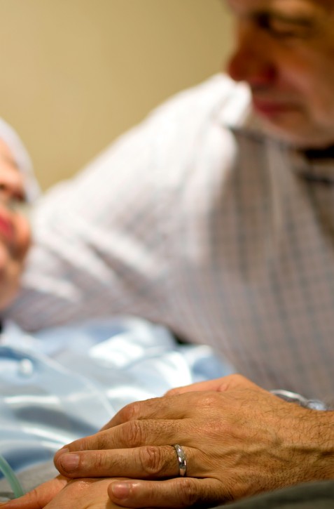 Viete, čo je POOPERAČNÉ DELÍRIUM?  Ak váš blízky ide na operáciu, spozornite!