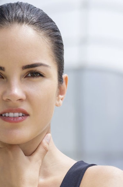 Bolí vás každé ráno po zobudení hrdlo? Toto môže byť 8 príčin!