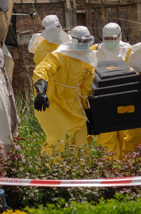Svet sa obáva smrtiaceho vírusu: Dá sa ebola prežiť?