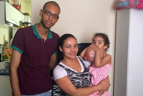 dievčatko s rodinou