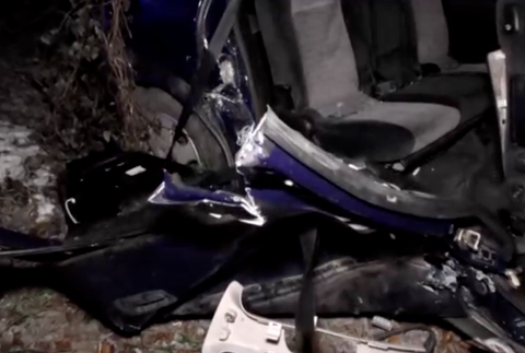 Po vážnej nehode ostal vodič zakliesnený v aute