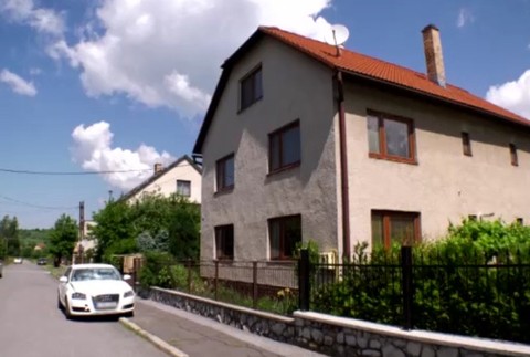 Korytárky nástražný systém na aute