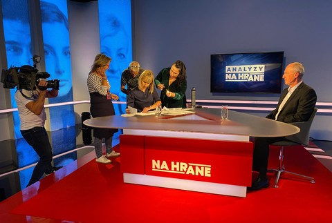 Analýzy Na hrane s ministrom hospodárstva Karlom Hirmanom