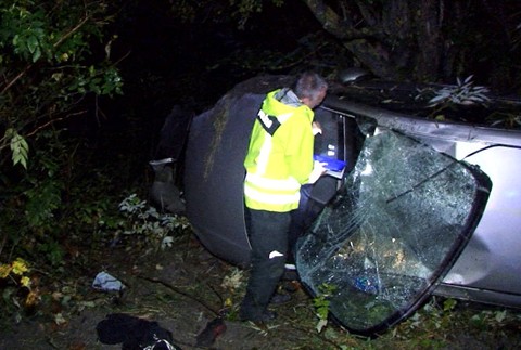 Záhadná nehoda. Auto s fínskymi značkami skončilo v priekope, po posádke ale nebolo ani stopy