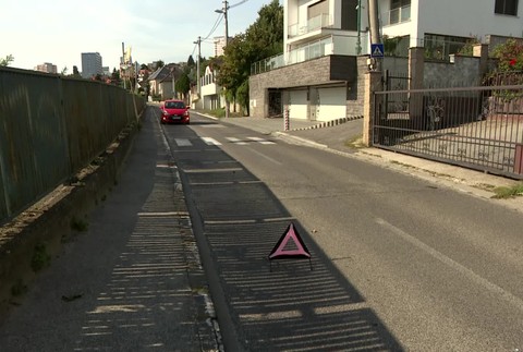 [multi] Opita za volantom 8109