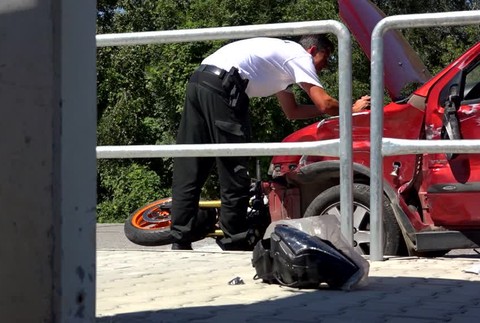 Motorka vs. auto1878