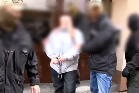 Muža obvinili z ohavného činu. Stiahol ženu z kože a ušil si z nej vestu