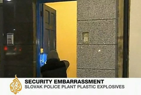 al jazeera vysiela o skandale slovakov s vybusninou