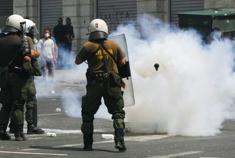 Grécko v Aténach sa pobili demonštranti