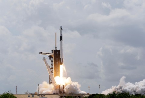 Odlet prvej komerčnej vesmírnej lode Crew Dragon