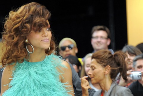 Rihanna sa pýšila cudzím perím 2