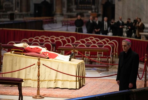 APTOPIX_Vatican_Obit_Benedict_XVI000569926170