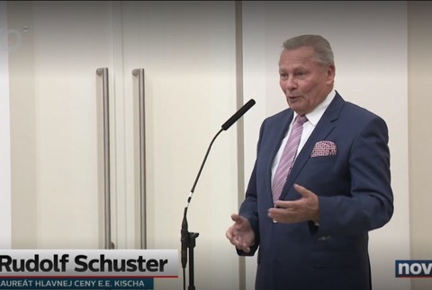 Exprezident Rudolf Schuster získal spisovateľskú cenu. 