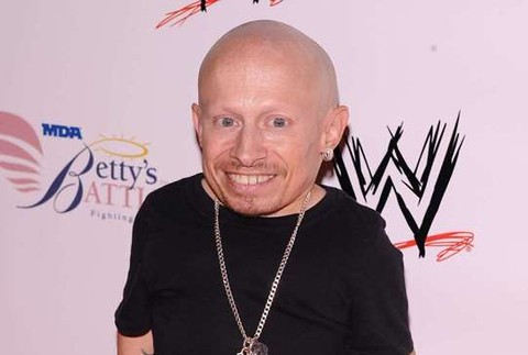 Herec Verne J. Troyer, ktorého výška nie je ani jeden meter, má na konte porno video s bývalou priateľkou Ranae Shrider, ktorá sexkazetu speňažila