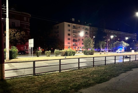 Motorkárka vrazila do stĺpa