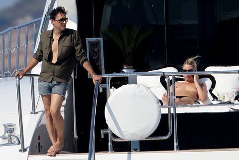 Kate Moss (37) sa bulváru nebojí, vytasila prsia!