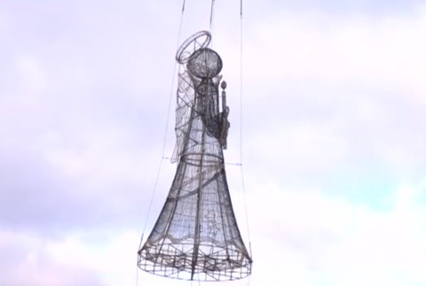 FOTO: Najväčšiu kruhovú križovatku v Poprade zablokoval anjel