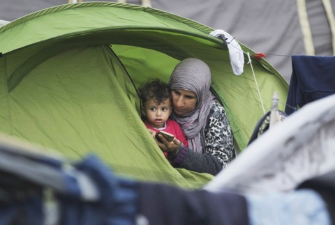 Utečenci, migranti, tábor, žena, dieťa