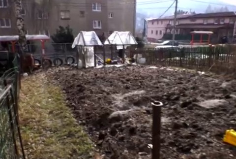 Na záhrade explodovala pyrotechnika. Išlo o pomstu  