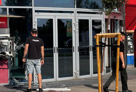 Poškodený bankomat