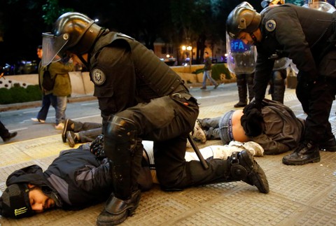 Oslavy a smútok fanúšikov po finále MS 2