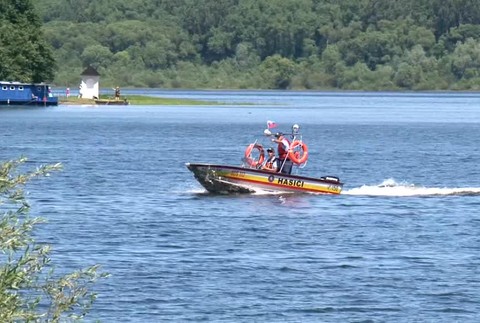 Muž z Gruzínska sa ma utopiť na Oravskej priehrade. Pátrajú po ňom ale len dobrovoľníci