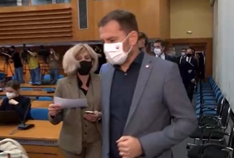 Takmer 9 - tisíc výnimiek z opatrení.