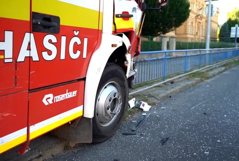 [multi] Hasiči mali nehodu 4696