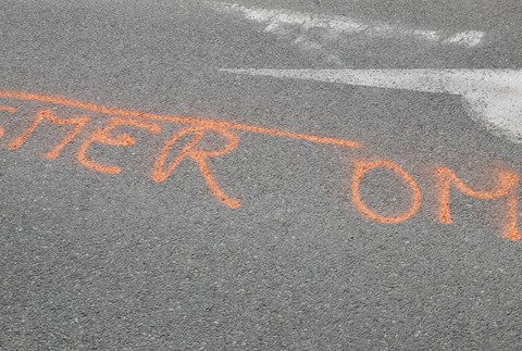 Nehoda na priechode pre chodcov. Muž(45) zrazil chodcov so zrakovým postihnutím