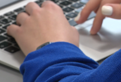 podvod ai mobil telefon pocitac 