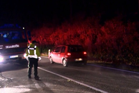 Muž (21) sa pokúsil o vraždu svojho kamaráta, potom spôsobil vážnu nehodu