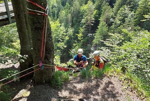 16-ročné dievča zahynulo po páde do 80 metrov hlbokej rokliny