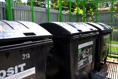 [multi] Sídliskový "vložkový fantóm" 1889