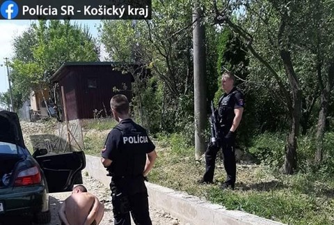 Polícia ráno zasahovala v Košiciach. Peter sa na ulici vyhrážal trom mužom, že im ublíži