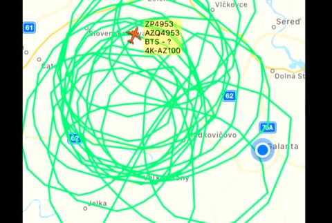 Nad Trnavou niekoľko hodín krúži lietadlo azerbajdžanskej aerolinky229